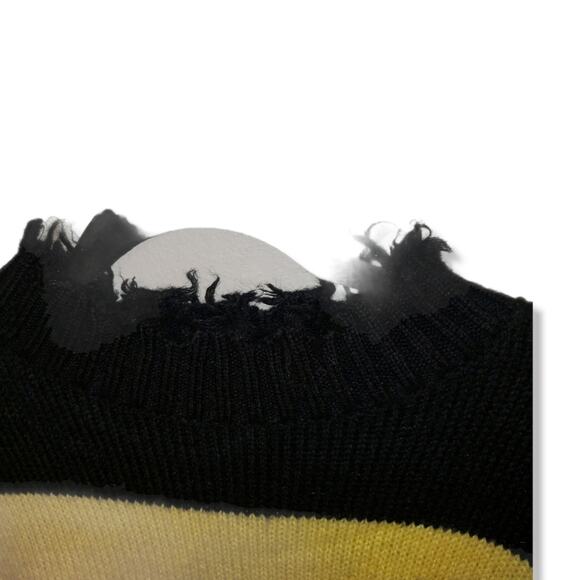 SHOW ROOM brand Woman's oversized fit sweater. Yellow& black stripe w/heart Wool - Picture 5 of 9